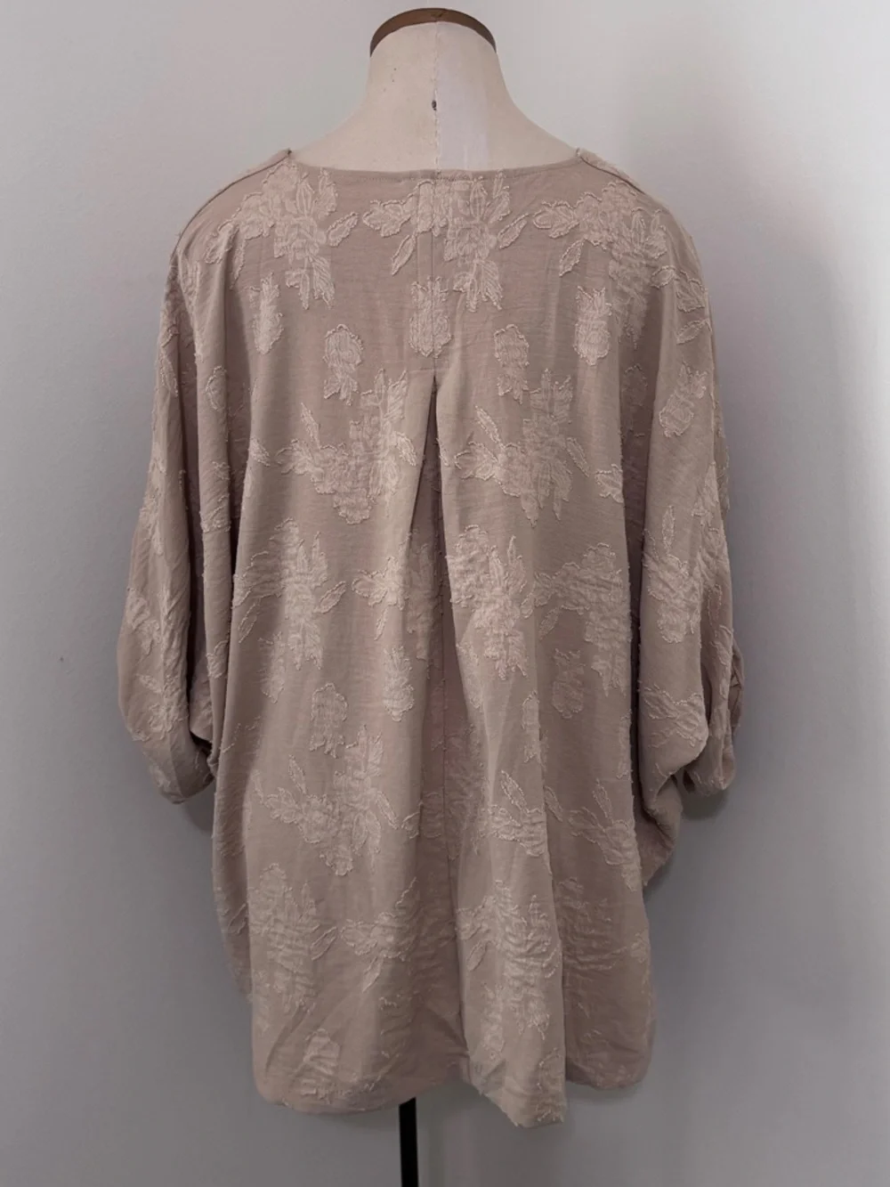 Umgee Large Floral Jacquard Oversized Blouse Top - Picture 3 of 8